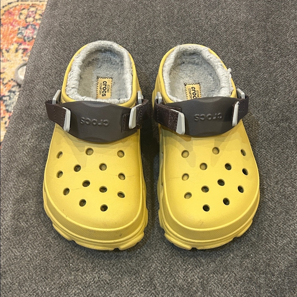 CROCS adults Yellow Fleece-Lined Slippers. W-9 M-7